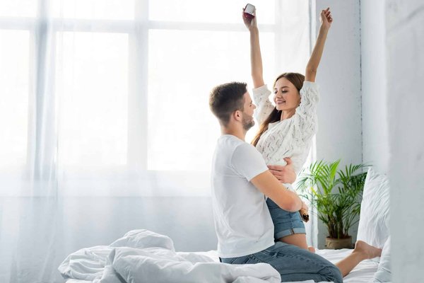 Comment les artistes peuvent-ils contribuer à la sensibilisation environnementale à travers leurs œuvres ?